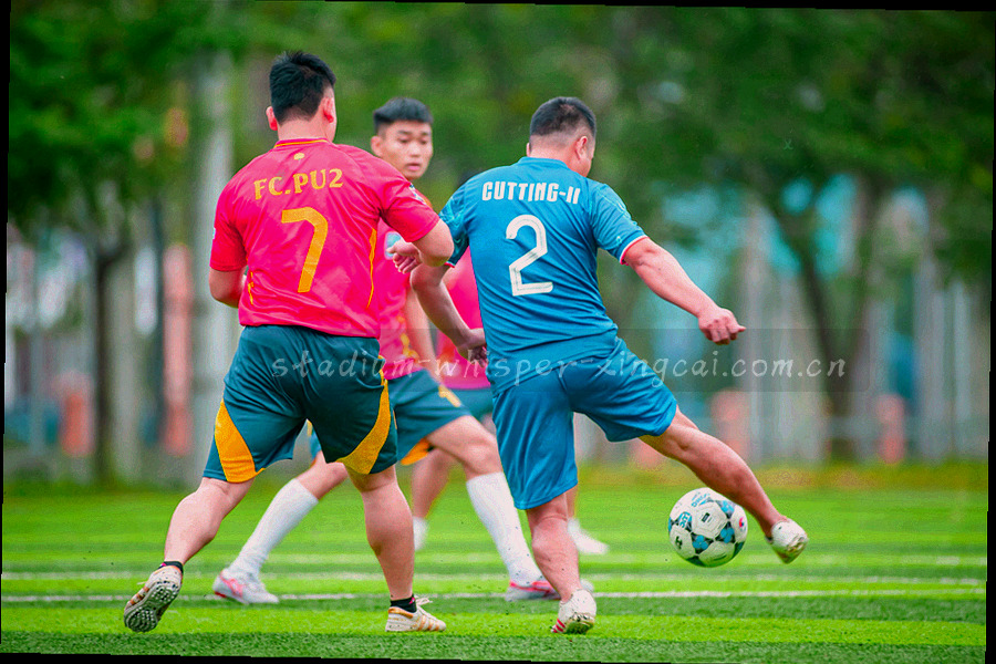 抽象跑动热区纹理，橙与湖蓝色带交错在深灰底色上
